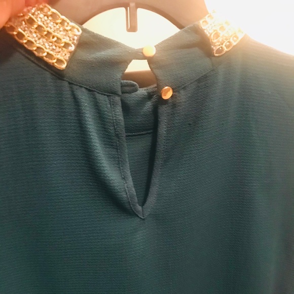 Beautiful Blouse - Picture 3 of 5